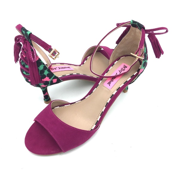 NEW Betsey Johnson Ressy Magenta Mul Lady Heels - Picture 2 of 8